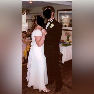 David’s Bridals Wedding Dress… size 16 altered to size 14